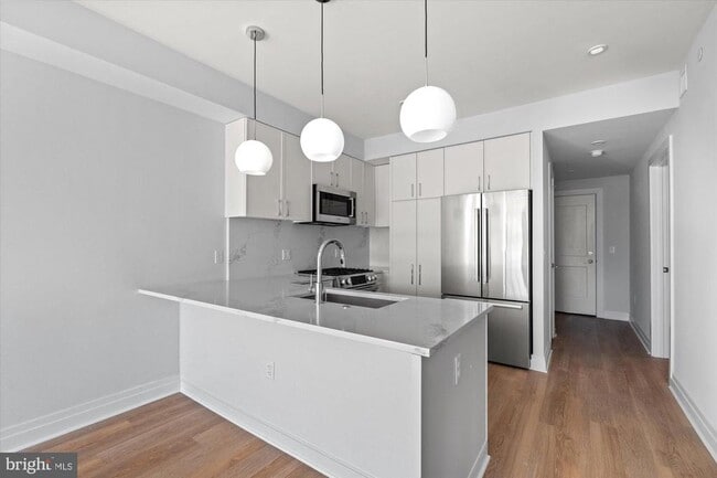 Building Photo - 811 N Columbus St