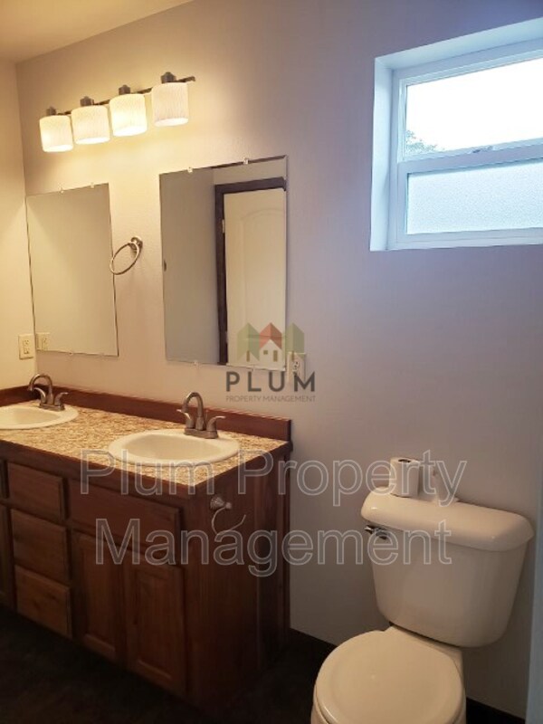 Building Photo - 2130 Mount Ave