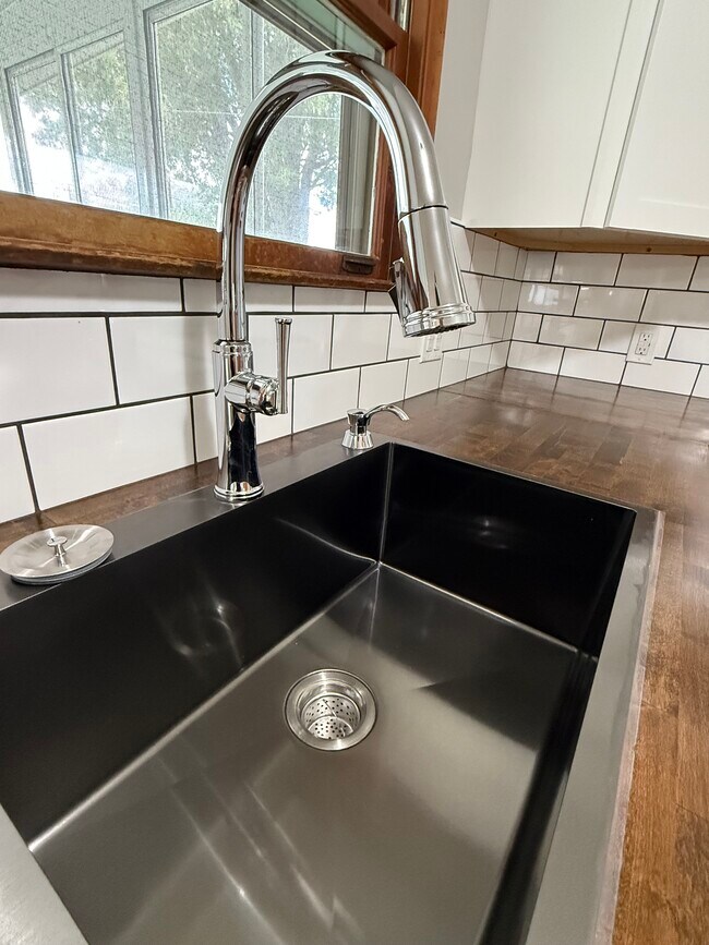 Building Photo - 418 McKinley Ave