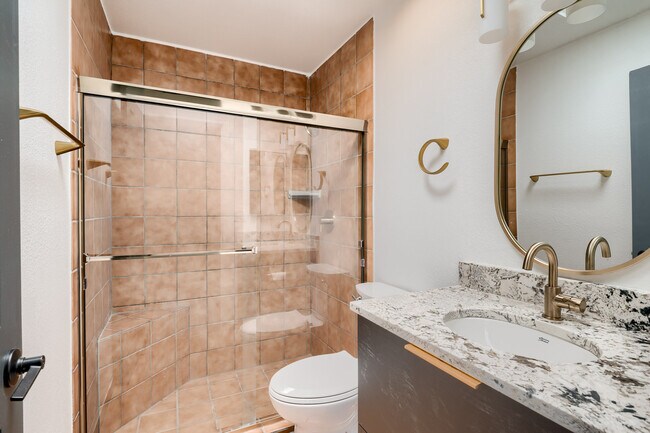Main Ensuite - 5319 E Beverly Fair Dr