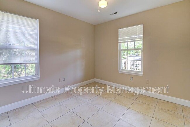 Building Photo - 2106 Fowler St