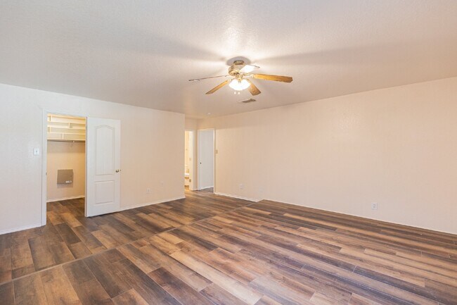 Building Photo - 7910 Lattimer Pond