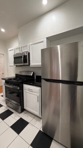 Building Photo - 422 N Spaulding Ave