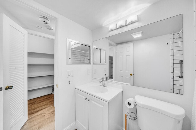Building Photo - 127 Westbury E