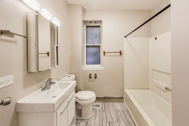 Building Photo - 1131 W Taylor St