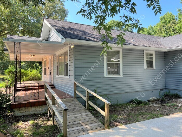 Building Photo - 795 Heflin Ave E