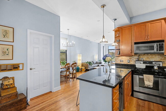 Building Photo - 1640 W Ohio St