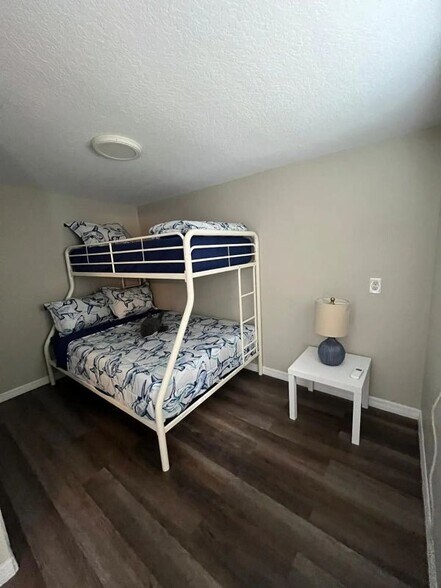 Building Photo - 6208 Pinewood Village Cir W