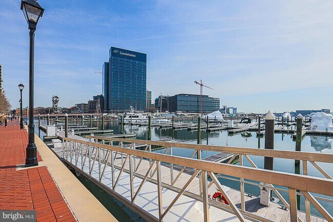 Building Photo - 675 S President St