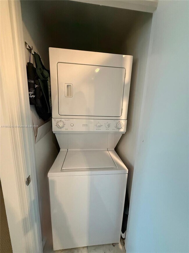 Building Photo - 55 SE 6th St