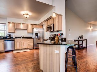 Building Photo - Radiant lake - 3 Bedroom Home