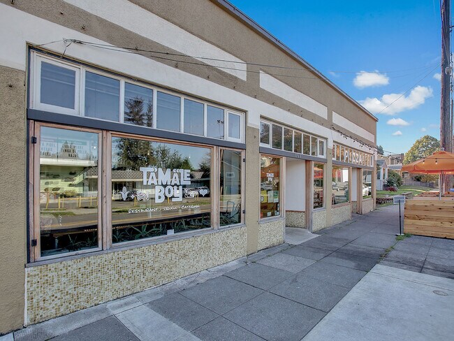 Building Photo - 2038 NE Morgan St. A