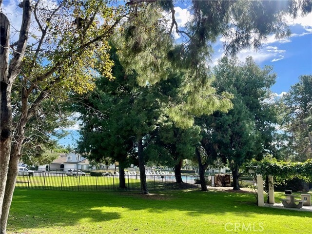 Building Photo - 27 Briarglen