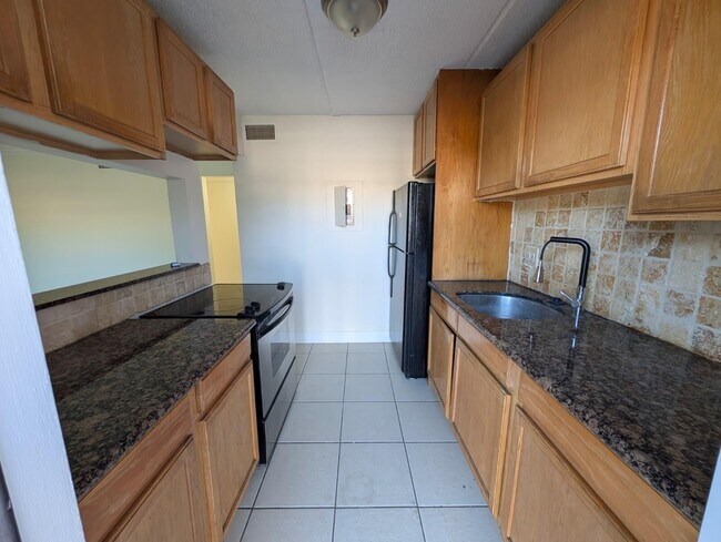 Building Photo - 817 Lighthouse Dr