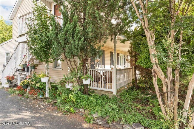 Building Photo - 301 Norwood Ave