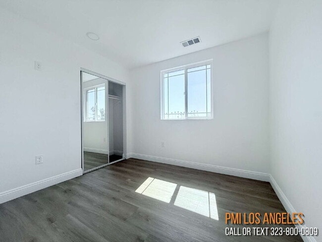 Building Photo - 1731 E 68th St