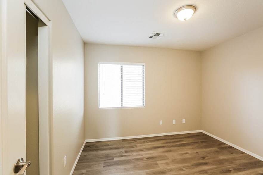 Building Photo - 1607 W Nancy Ln