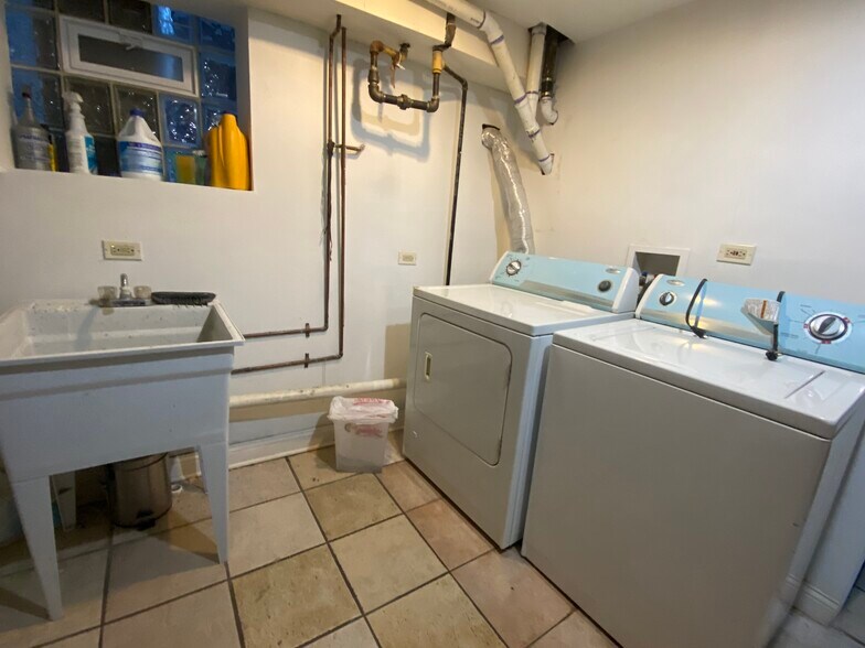 Laundry/ Utility room - 1814 W Pershing Rd