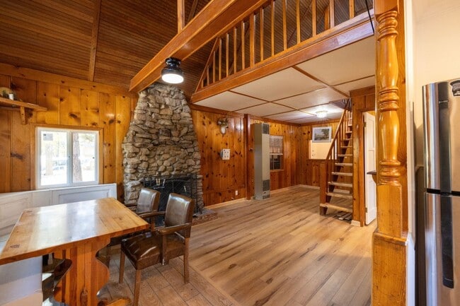 Building Photo - 2242 Deep Creek Dr