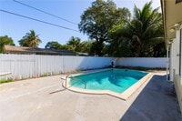 Building Photo - 565 NE 160th Terrace