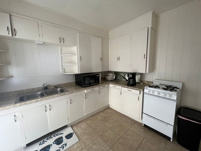 Building Photo - 779 Mahiai Pl
