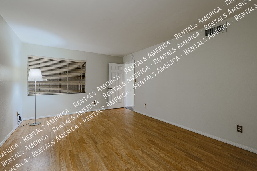 Building Photo - 2160 S Catarina-