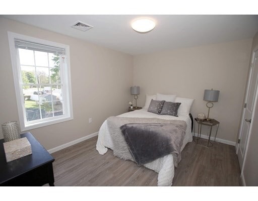 Building Photo - 30 Temple St