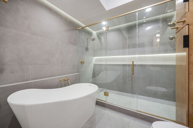 Building Photo - 505 Bastrop St