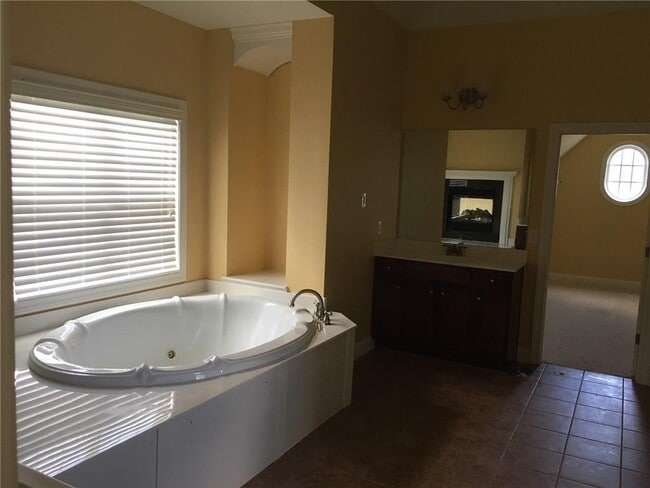 Building Photo - 5575 Toccoa Dr