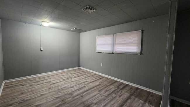 Building Photo - 20 Sussex Dr