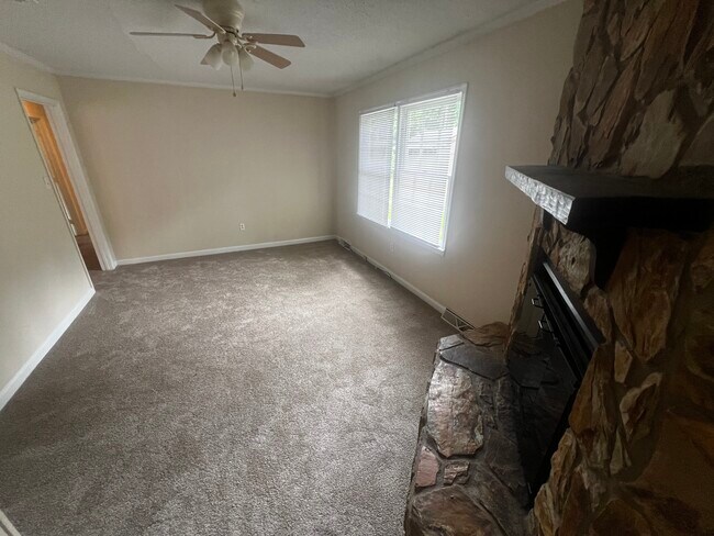 Building Photo - 5934 Bluebonnet Rd