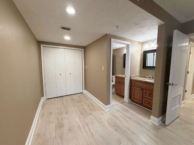 Building Photo - "Spacious 2-Bed, 2-Bath Condo Retreat in Innisbrook Community – 1210 Sq Ft of Comfort at 36750 US...