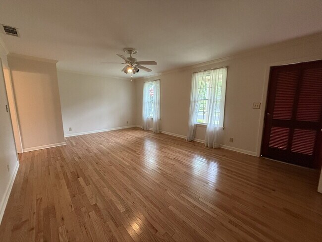 Building Photo - Modern Comforts with Granite & Hardwood Finishes!" 3 Bedroom 2 bath home.