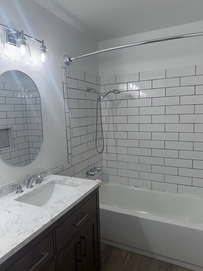 Building Photo - 10417 Hayford St