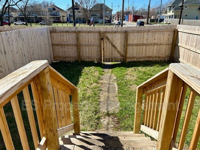 Building Photo - 2960 N Park Ave