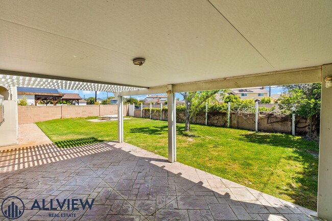 Building Photo - Upgraded 4 Bedroom, 3 Bathroom Home Available