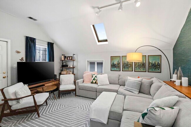 Building Photo - 2518 N Campbell Ave