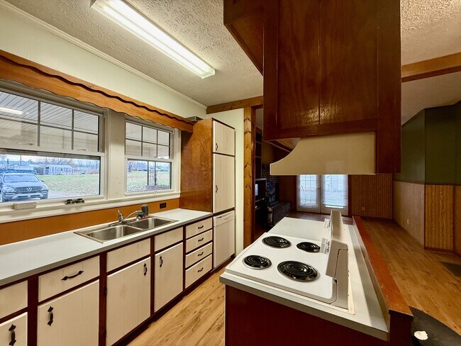 Building Photo - 2703 Old Spartanburg Rd