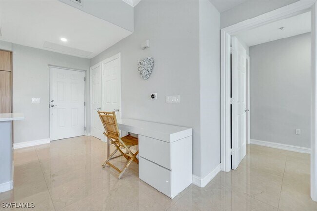Building Photo - 2728 Tiburon Blvd E