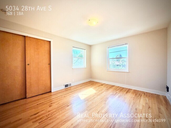 Building Photo - 5034 28th Ave S