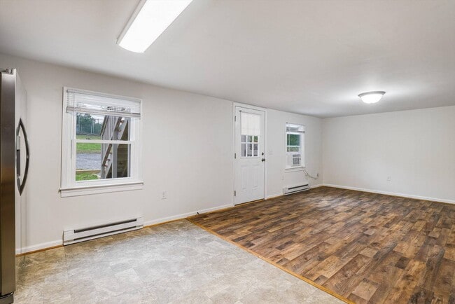 Building Photo - 112 Sunnyside St