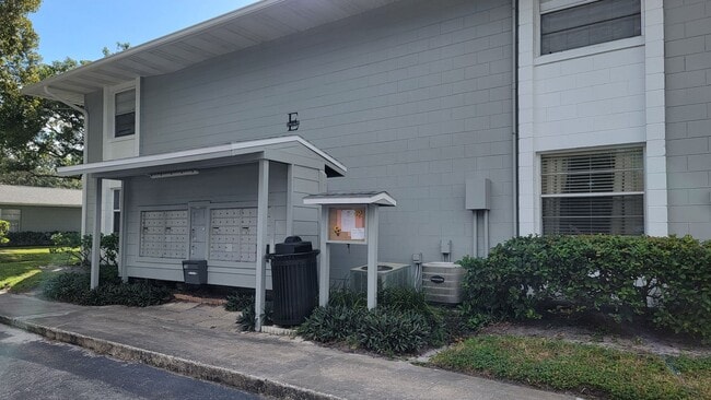 Building Photo - 1 Bedroom/1 Bathroom 2nd Floor Condo at Sandlewood Villas AVAILABLE MAY 1st!