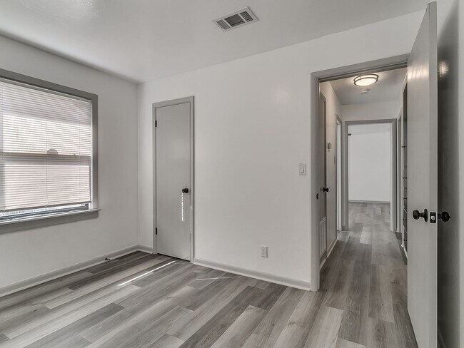 Building Photo - Newly Remodeled 3 Bedroom Home
