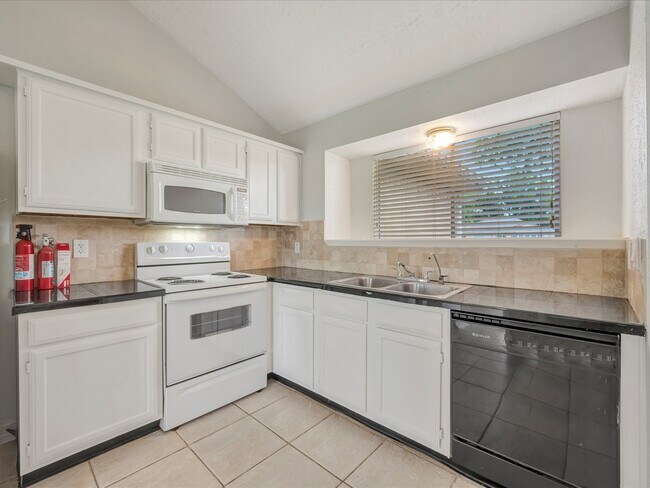 Building Photo - 2505 Ironclad Dr