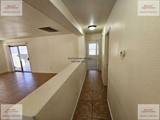 Building Photo - Midvale Park Home with 4 bedrooms and 2 baths