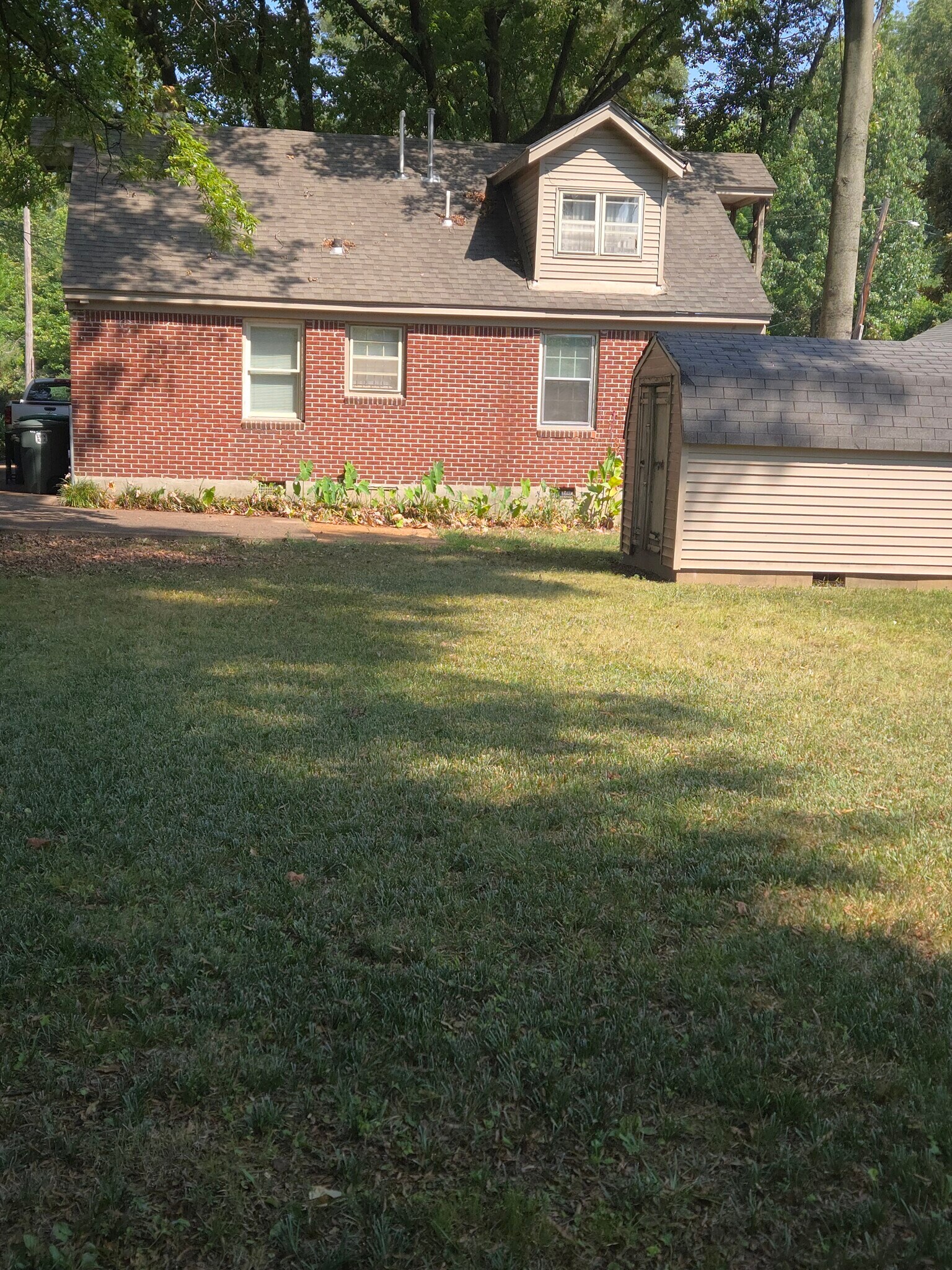 Building Photo - 2691 Milton Ave