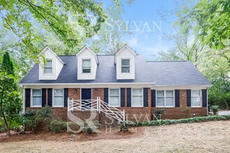 Building Photo - Enjoy living the good life in this 3 bedroom, 2.5 bathroom home