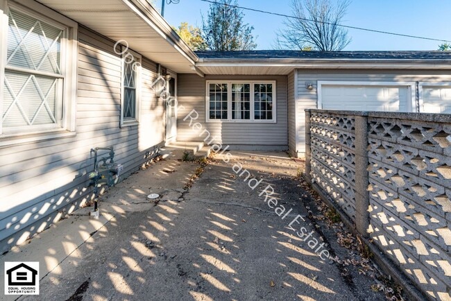 Building Photo - 4814 Blum Dr