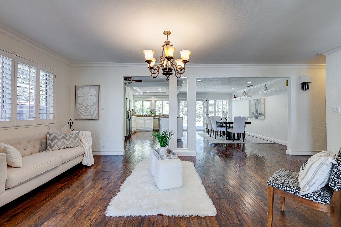 Building Photo - 3047 Montevideo Dr