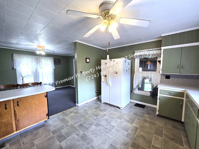 Building Photo - 285 W Jamestown Rd